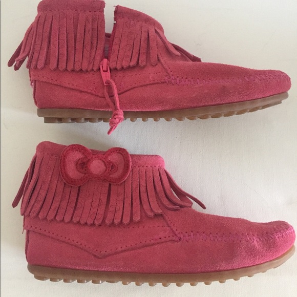 minnetonka hello kitty fringe boot
